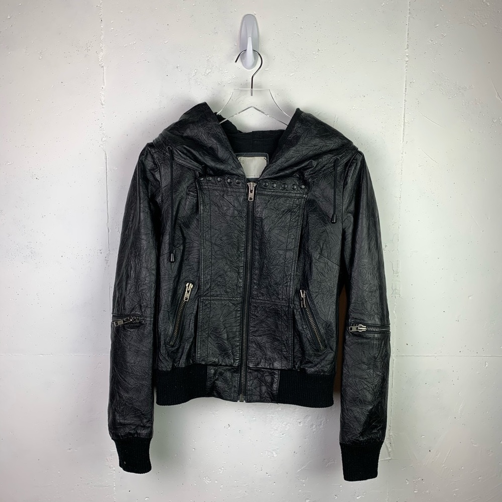 100% Distressed Leather Jacket 🖤 in Black